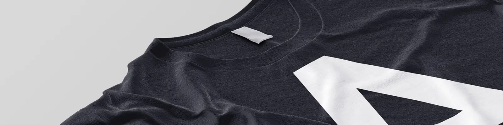 时尚简约T恤服装自然褶皱效果展示样机贴图psd设计素材模版Mockup