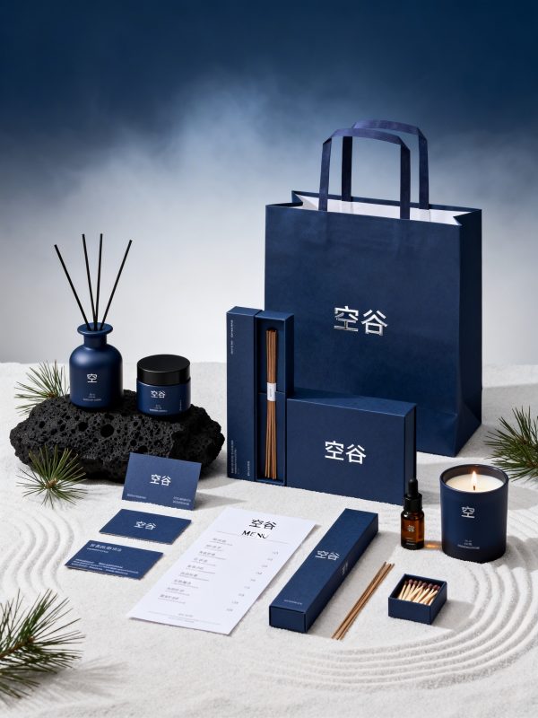 高端商业精修摄影风格香薰蜡烛品牌包装VI视觉展示海报-即梦ai关键词描述咒语-Ai宇宙吧-